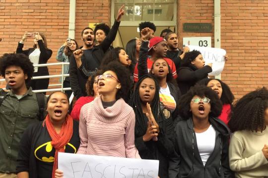 Alunos protestam, e Mackenzie suspende estudante que falou em 'negraiada'