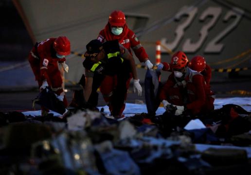 Search for crashed Indonesian passenger aircraft widens