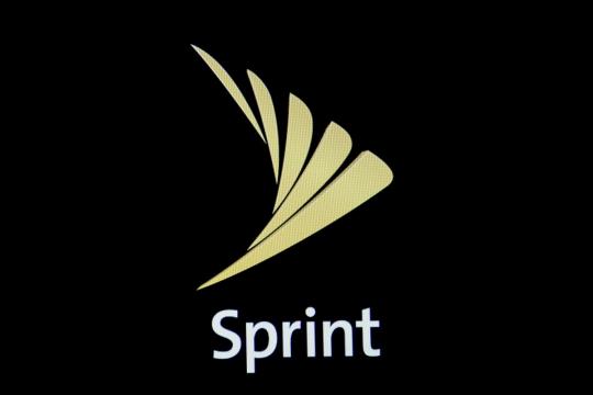 Sprint beats revenue and profit forecasts, shares rise