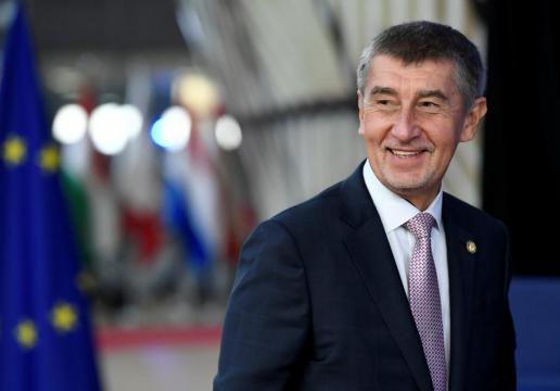 Czech PM wants to back out of U.N. migration agreement