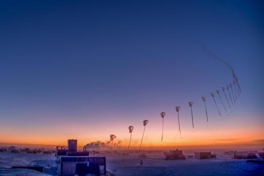 Ozone hole modest despite optimum conditions for ozone depletion