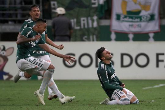 Palmeiras vence Santos e garante vaga na fase inicial da Copa Libertadores