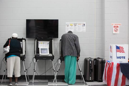 Nos EUA, apenas cinco estados têm votação totalmente eletrônica