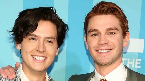 Cole Sprouse & KJ Apa STRIP DOWN In New Riverdale Episode