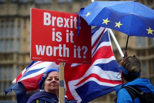 EU court sets Nov. 27 hearing on Brexit reversal case