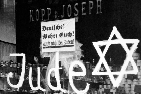 Na Noite dos Cristais, ordem nazista foi de prender, agredir e destruir sem saquear