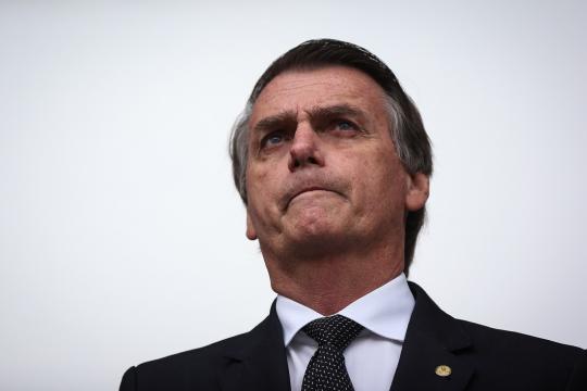 Equipe de Bolsonaro passa pente-fino em projetos no Congresso para evitar gastos