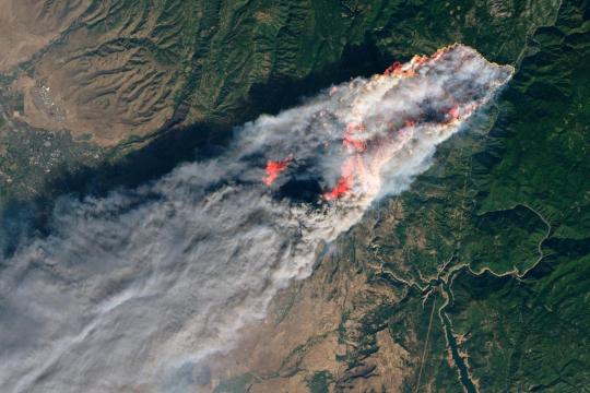 Deadly California wildfire grows as city of Paradise smolders