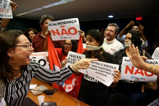 Escola sem Partido é adiado de novo na Câmara após 6 meses de análise e embates