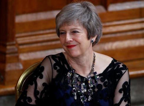 PM May tries to sell her Brexit deal to ministers