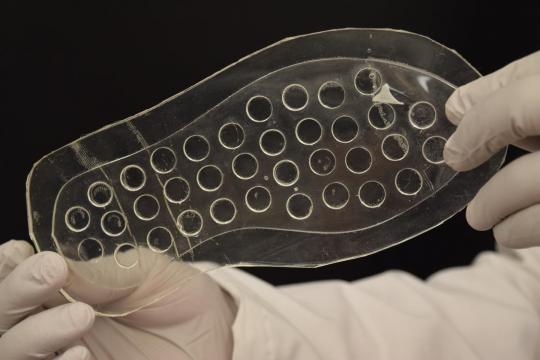 Ulcers from diabetes? New shoe insole could provide healing on-the-go