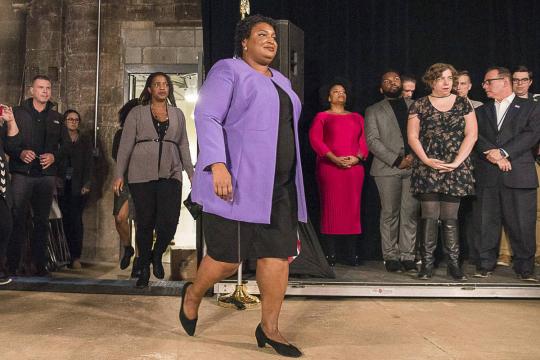 Democrata Stacey Abrams admite derrota em eleição para governo da Geórgia