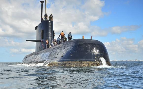 Autoridades argentinas minimizam chances de resgate de submarino