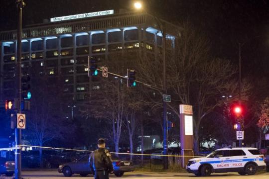 Chicago hospital shooting leaves four dead, including police officer and gunman