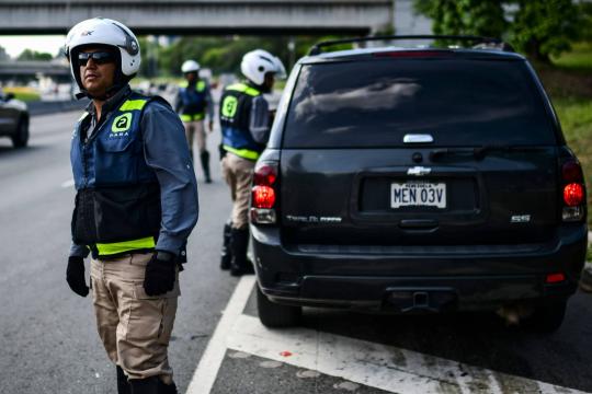 Venezuelanos deixam smartphones em casa com medo de violência nas ruas