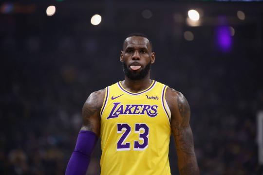 Hoje em paz com Cleveland, LeBron James pode aprofundar crise da ex-equipe