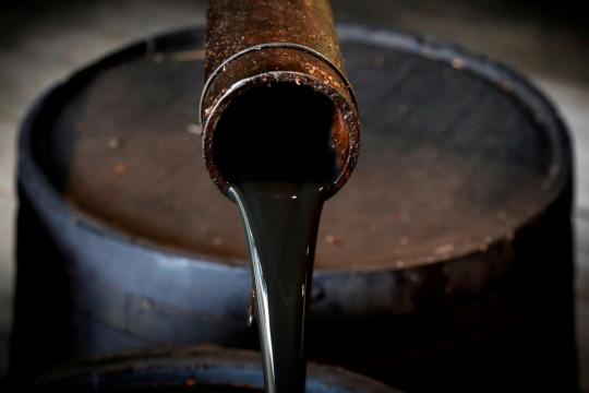 Oil slumps 6 percent as equities slide feeds demand worry