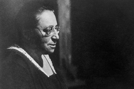 Emmy Noether, 'pai' da álgebra moderna