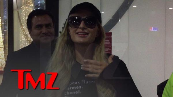 Paris Hilton Arrives in Melbourne without Engagement Ring