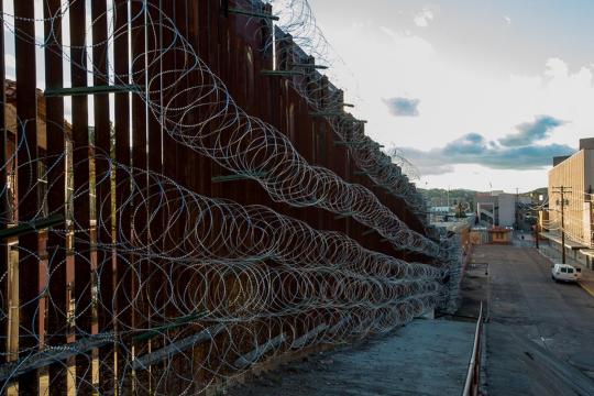'Disgusting' razor wire must go, say U.S. border city residents