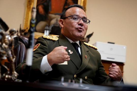 Exclusive: U.S. in direct contact with Venezuelan military, urging  defections - source