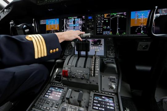 U.S. lawmakers introduce bipartisan bill on cockpit safety