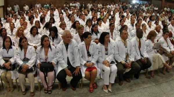 Prova para formados no exterior | Revalida atrasa e impede ingresso  de cerca de 600 médicos no Brasil
