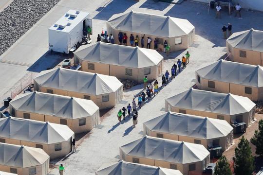 Congressional talks to avert shutdown stall over  detention policies