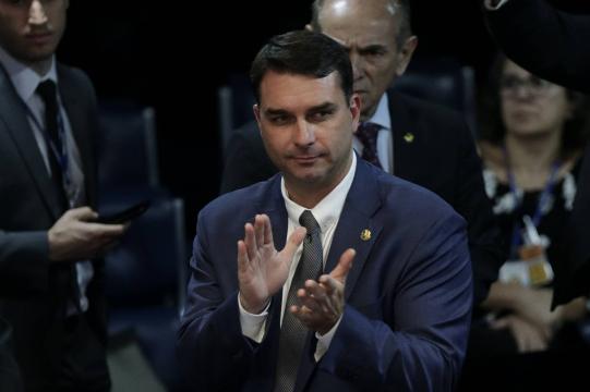 Ex-assessor de Flávio Bolsonaro | Investigação sobre caso Queiroz desacelerou durante as eleições