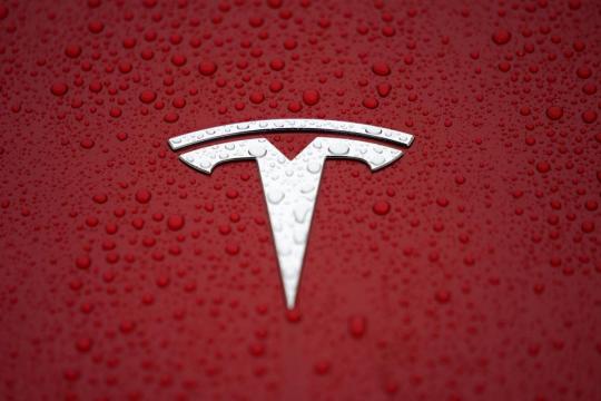 Tesla rolls out 'sentry mode' safety feature