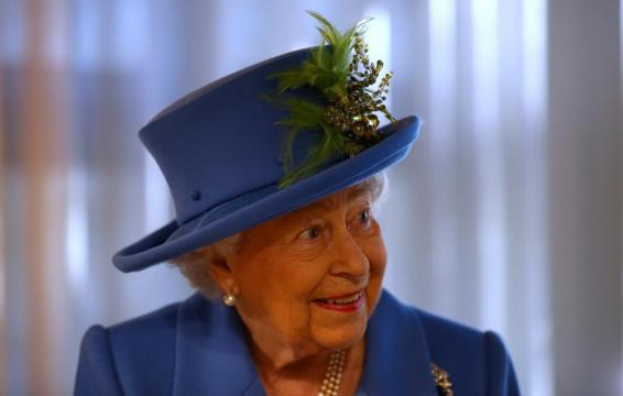 Queen unveils secret-message plaque to mark UK security agency centenary