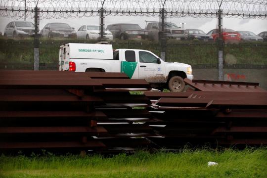 Trump set to declare border emergency, sign shutdown-averting bill