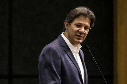 A pergunta é quem é o adulto na sala, diz Haddad sobre governo Bolsonaro