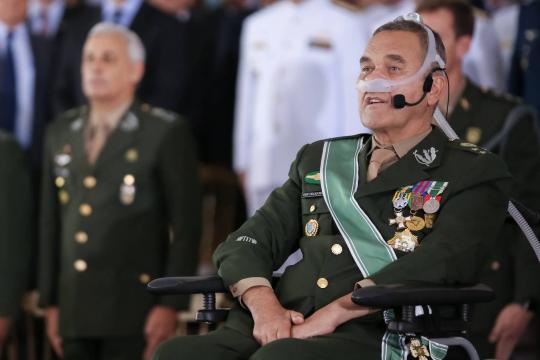 Bebianno apela a general Eduardo Villas Bôas para ficar no cargo