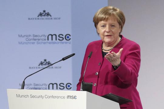 Merkel defende elo com Rússia e ironiza críticas de Trump