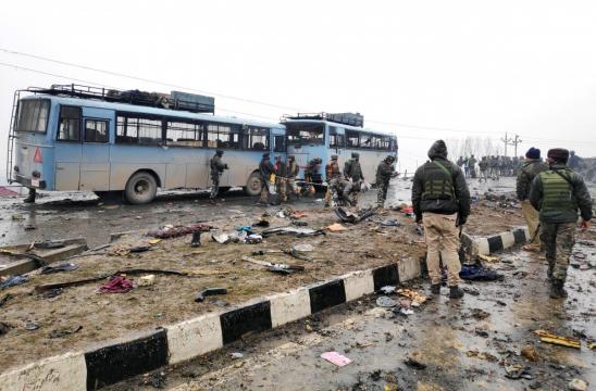 Pakistan PM warns India against attack, urges talks on Kashmir blast