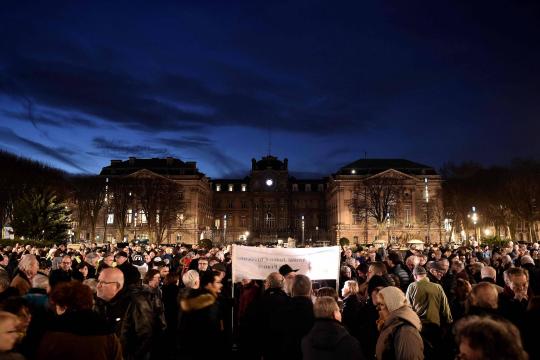 Milhares protestam contra antissemitismo na França