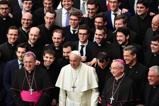 Papa Francisco diz que críticos da igreja são 'amigos do demônio'