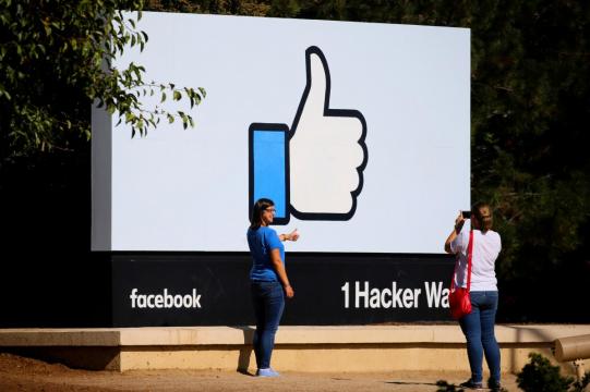 Democratic senators urge FTC to act on Facebook 'friendly fraud' practices