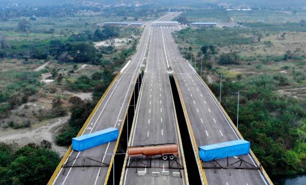 Vice de Maduro anuncia fechamento de fronteira com a Colômbia