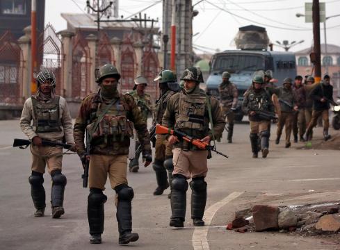India toughens crackdown on Kashmir: more detained, movement curbed