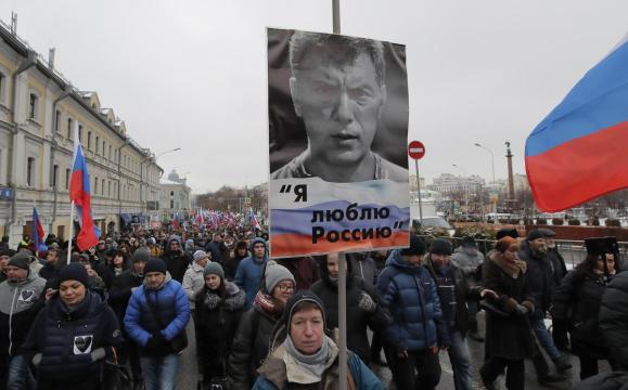 Thousands march in memory of slain Russian opposition leader Nemtsov