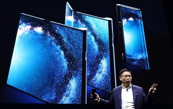 Huawei breaks price ceiling with $2,600 folding 5G smartphone