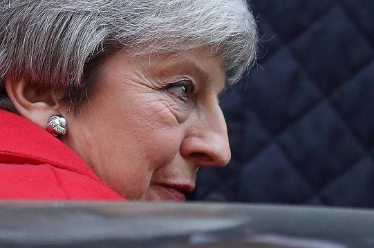 Parlamento britânico poderá votar adiamento do brexit, diz primeira-ministra
