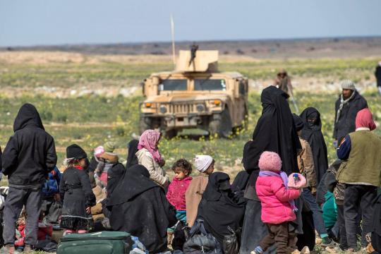 Pelo menos 40 mil pessoas deixam último reduto do Estado Islâmico