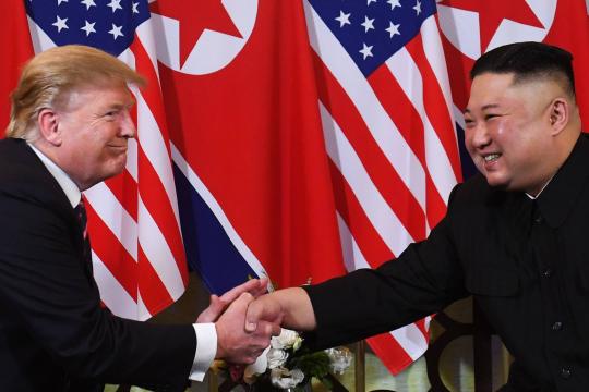 Mergulhado em crise doméstica, Trump diz não ter pressa para desnuclearizar Coreia do Norte