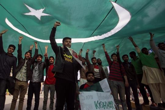 Social media fake news fans tension between India and Pakistan
