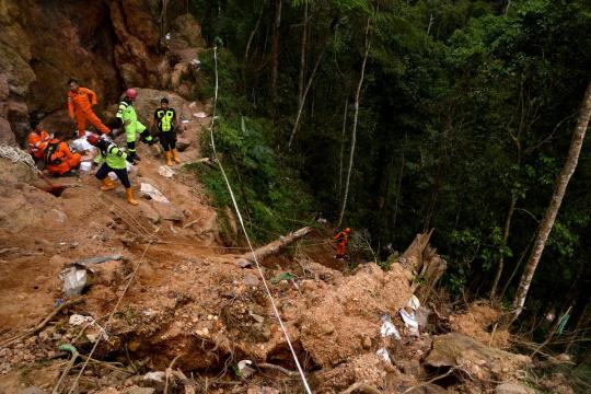 Indonesian rescuers amputate miner's leg to save him from collapsed mine