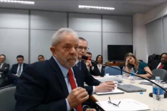 Ex-presidente Lula pedirá para ir ao enterro do neto, que deve ser no sábado