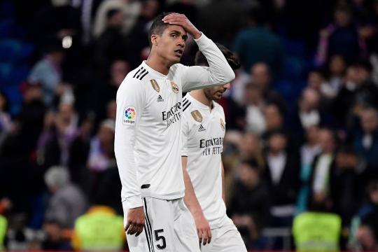 Em busca dos gols, Real Madrid perde de novo para o Barcelona e entra em crise